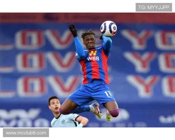 水晶宫足球球衣套装设计新潮流展现个性与力量的完美结合